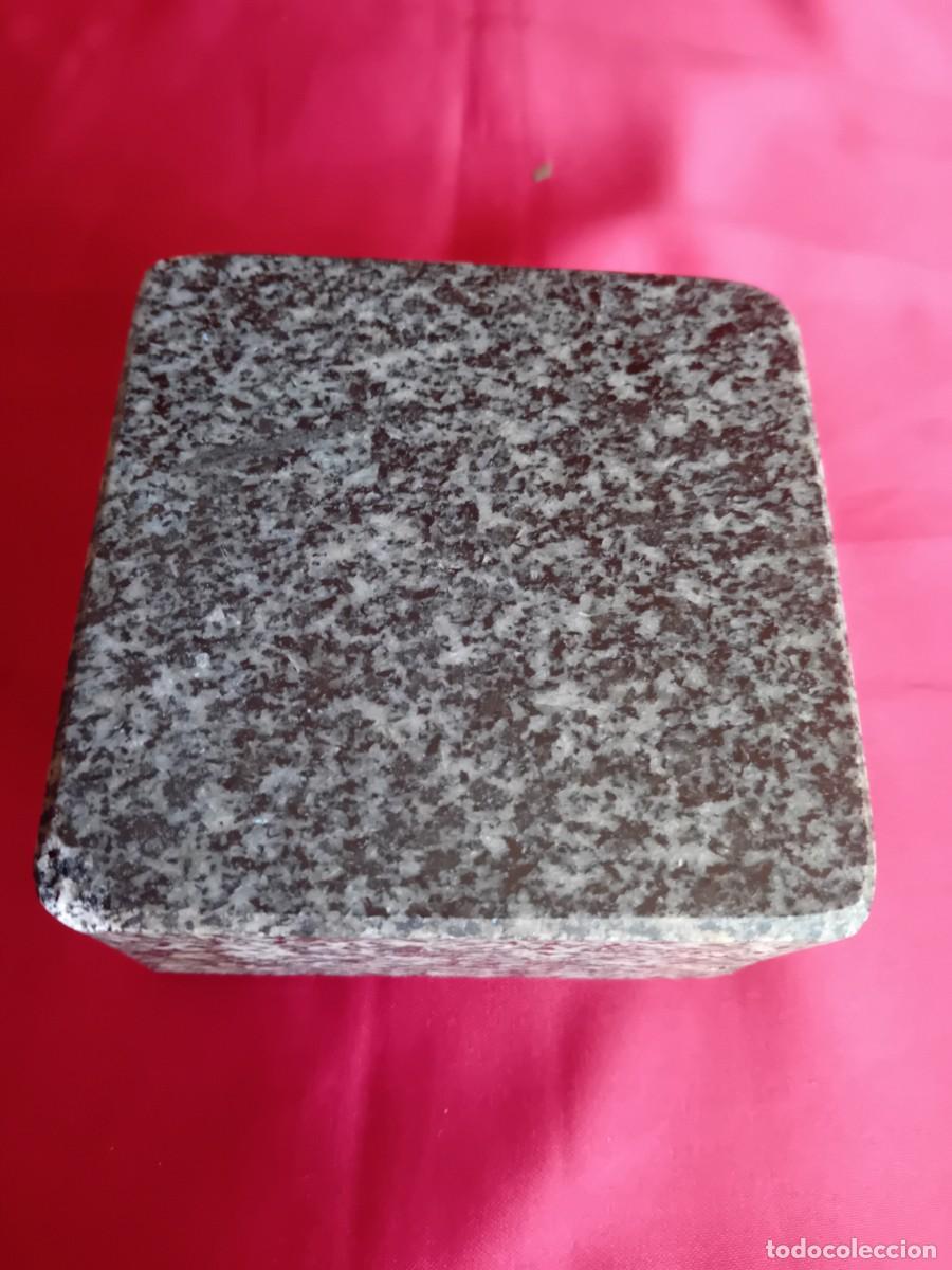 Antig&uuml;edades: Peana de m&aacute;rmol negra y gris - Foto 5