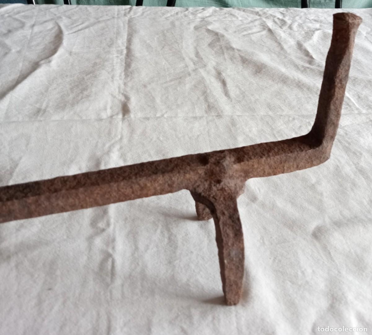 Antig&uuml;edades: 1 MORILLO DE FORJA PARA CHIMENEA, 3500 GRAMOS - Foto 2