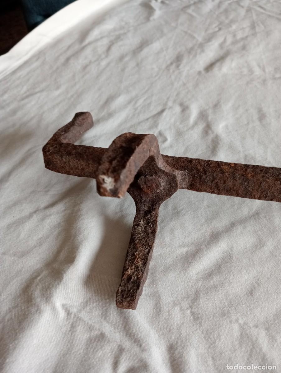 Antig&uuml;edades: 1 MORILLO DE FORJA PARA CHIMENEA, 3500 GRAMOS - Foto 4