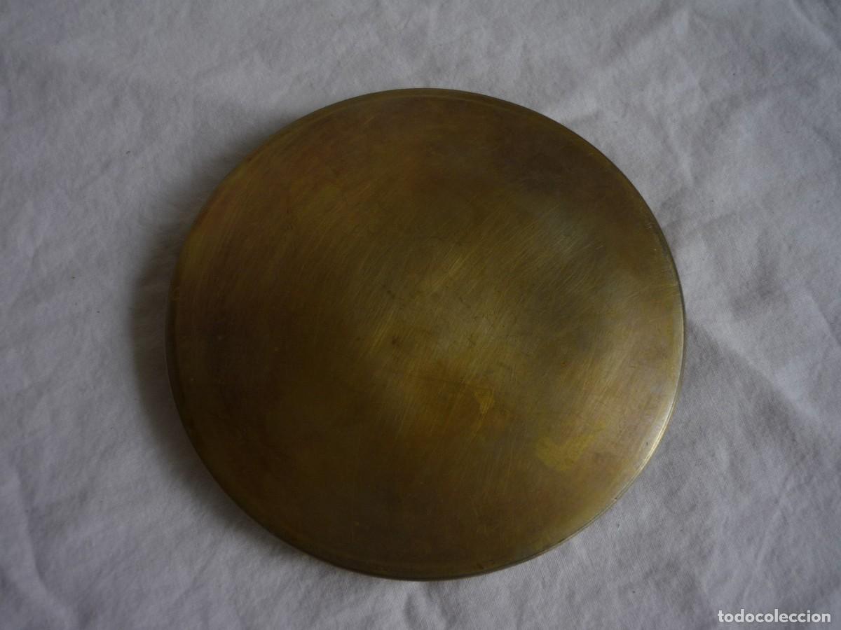 Antig&uuml;edades: Antigua polvera de bronce con espejo - Foto 4
