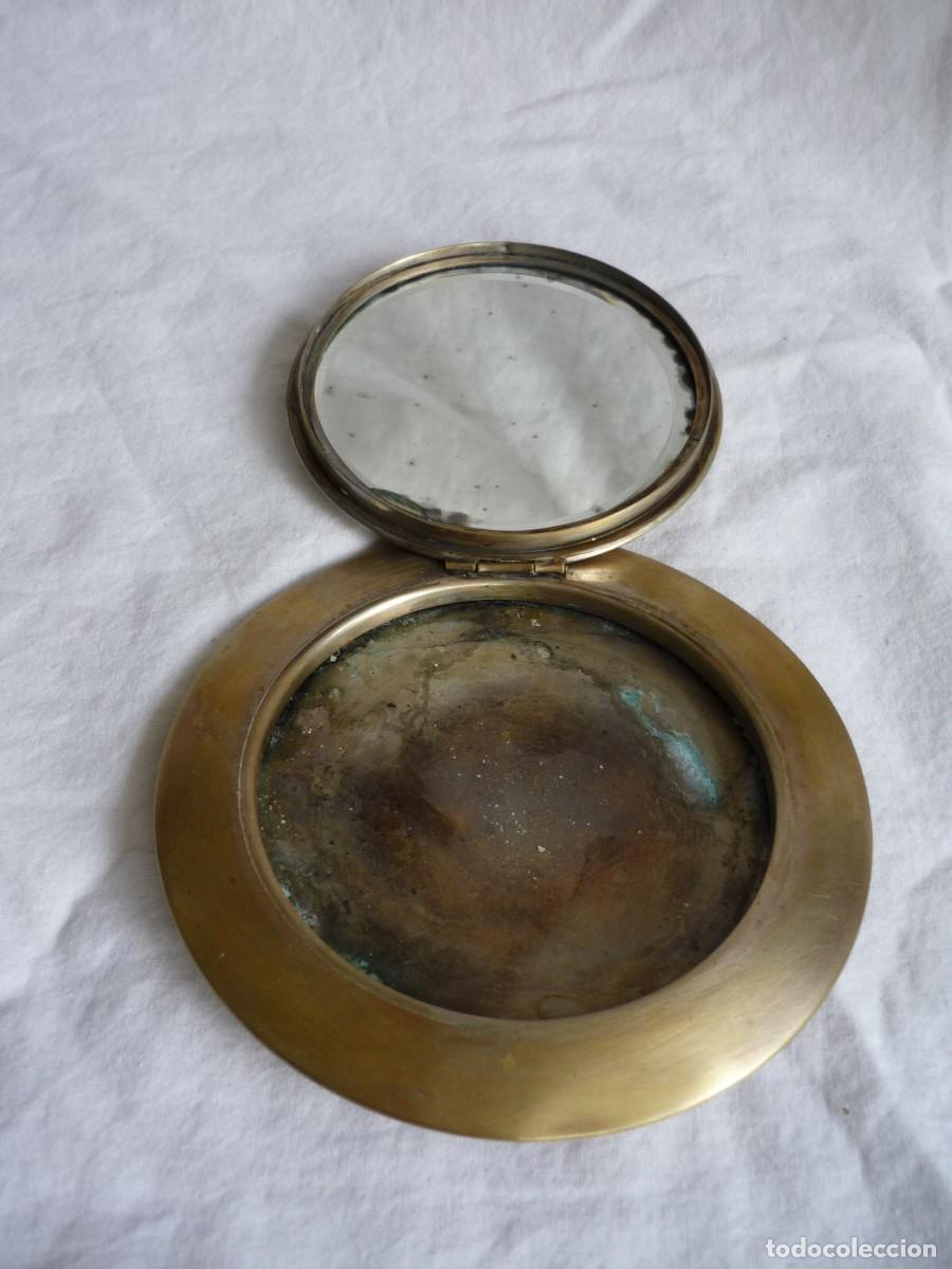 Antig&uuml;edades: Antigua polvera de bronce con espejo - Foto 5