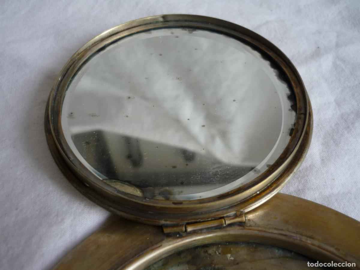 Antig&uuml;edades: Antigua polvera de bronce con espejo - Foto 6