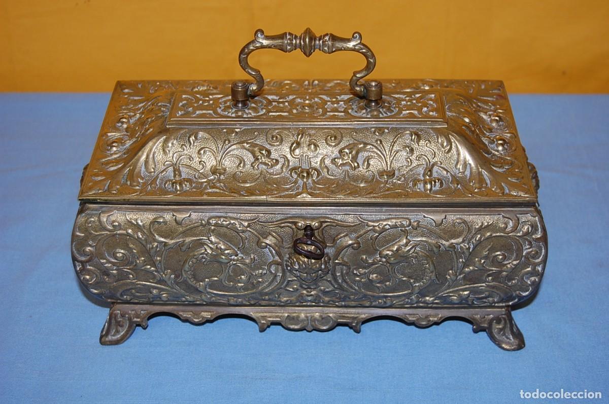 Antig&uuml;edades: CAJA DE BRONCE CLASICA - Foto 2