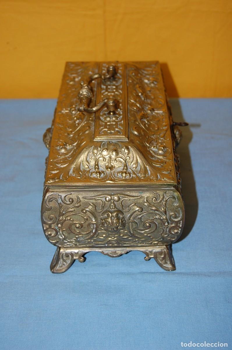 Antig&uuml;edades: CAJA DE BRONCE CLASICA - Foto 3