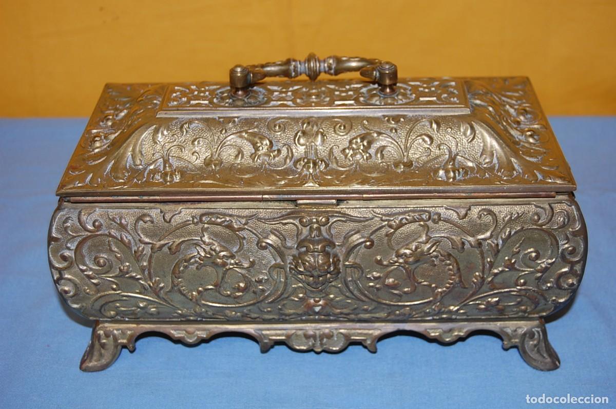 Antig&uuml;edades: CAJA DE BRONCE CLASICA - Foto 4