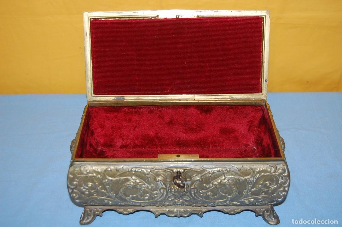 Antig&uuml;edades: CAJA DE BRONCE CLASICA - Foto 8