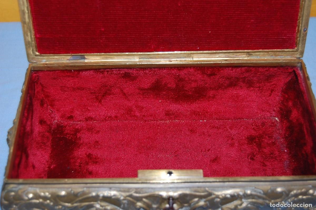 Antig&uuml;edades: CAJA DE BRONCE CLASICA - Foto 9