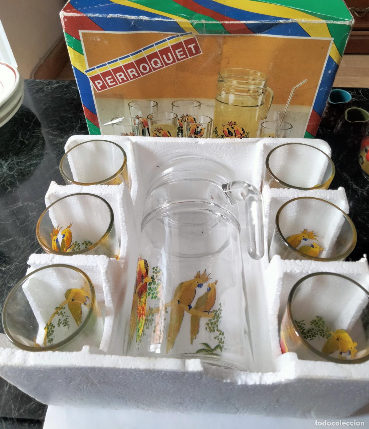 Antig&uuml;edades: Jarra y vasos de cristal. Periquitos - Foto 2