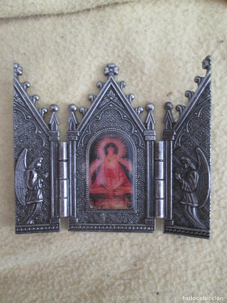 Antig&uuml;edades: CAPILLA METALICA TRIPTICO CON LA VIRGEN DE ALHARILLA - Foto 1