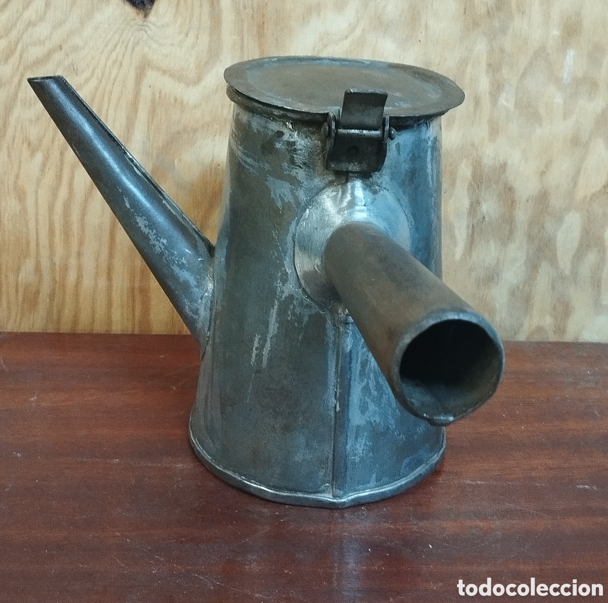 Antig&uuml;edades: Cafetera antigua de hierro - Foto 1