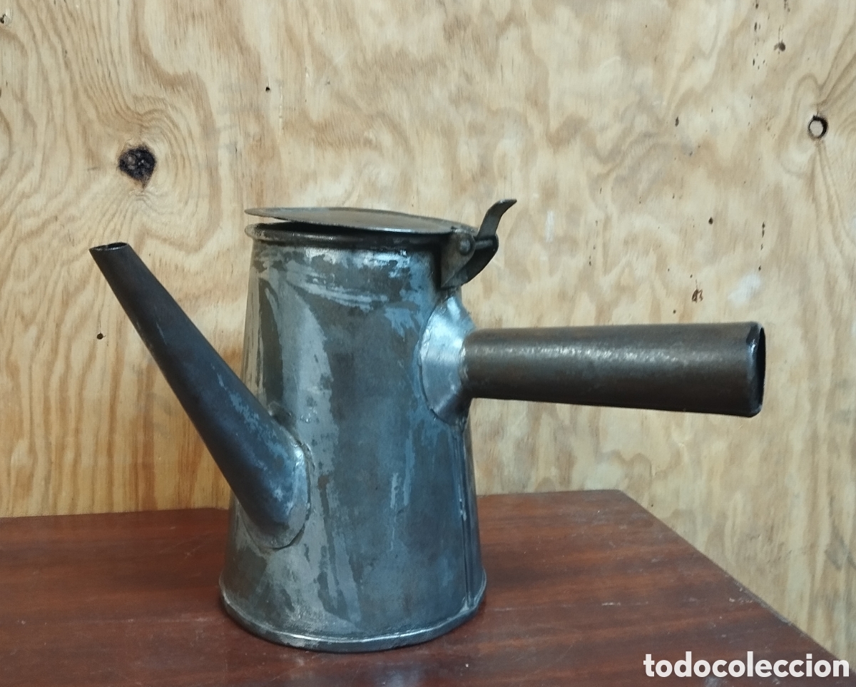 Antig&uuml;edades: Cafetera antigua de hierro - Foto 2