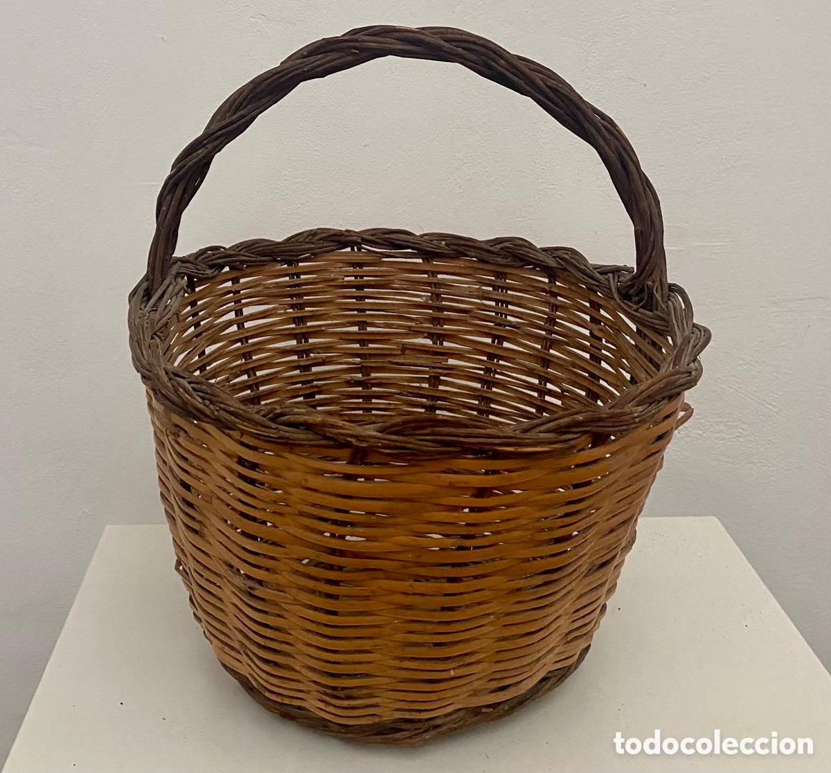 Antig&uuml;edades: Antigua cesta de fruta con asa central - Foto 2
