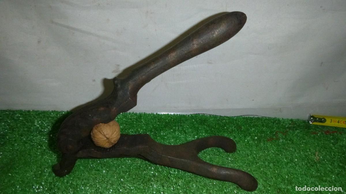 Antig&uuml;edades: CASCANUECES PARTEPI&Ntilde;ONES DE FUNDICION - Foto 1