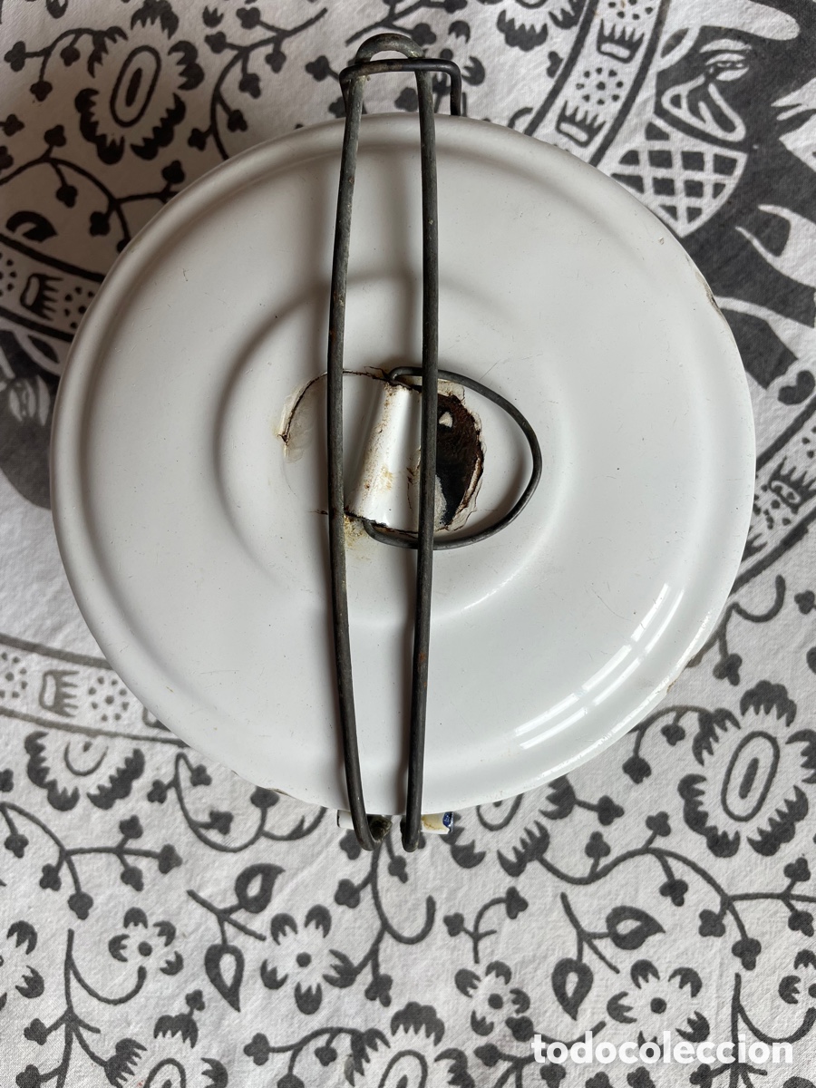 Antiquit&auml;ten: Antigua Tartera Merendera o fiambrera met&aacute;lica blanca color porcelana