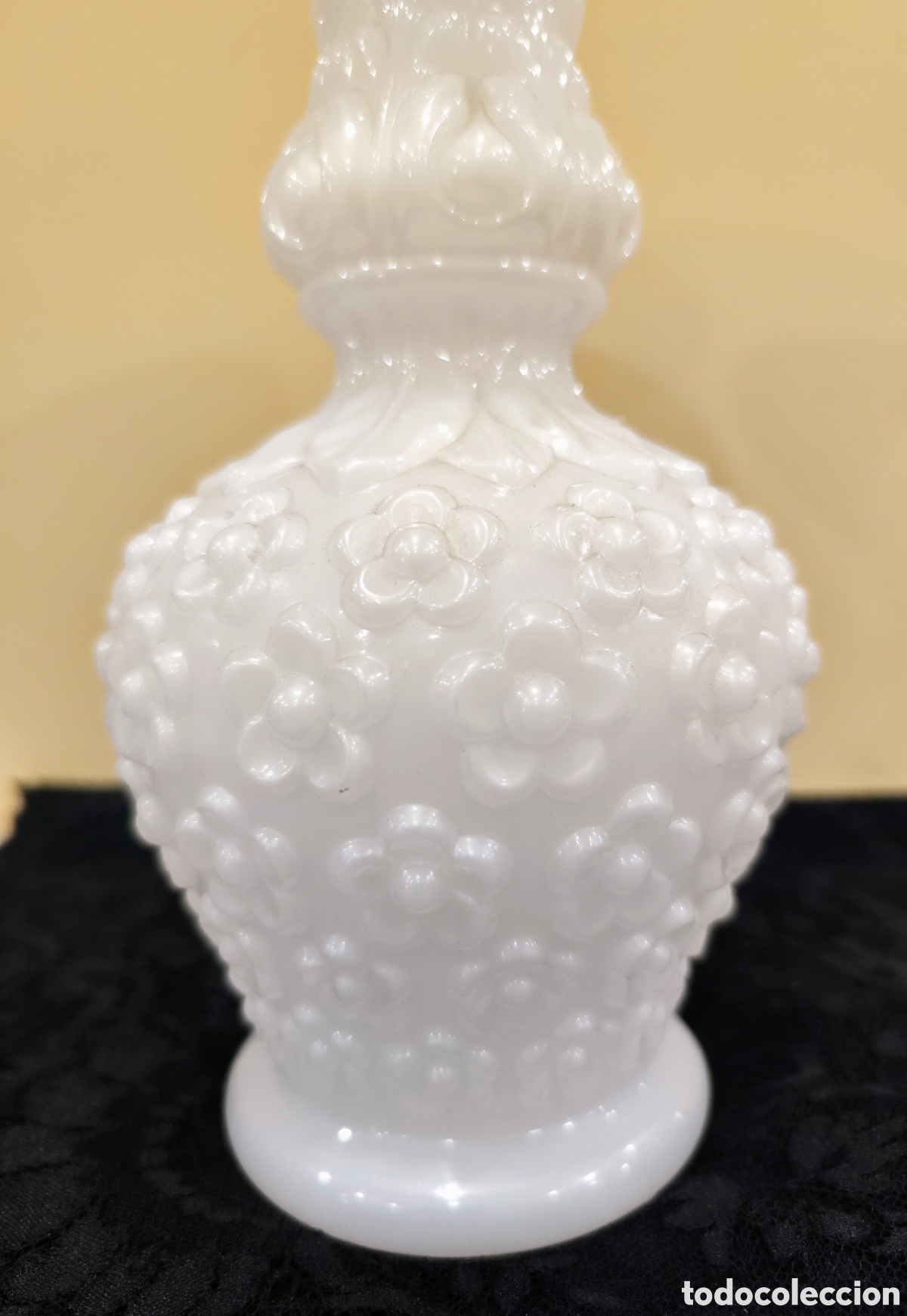 Antig&uuml;edades: Florero opalina blanca. Florero siglo XIX. - Foto 3