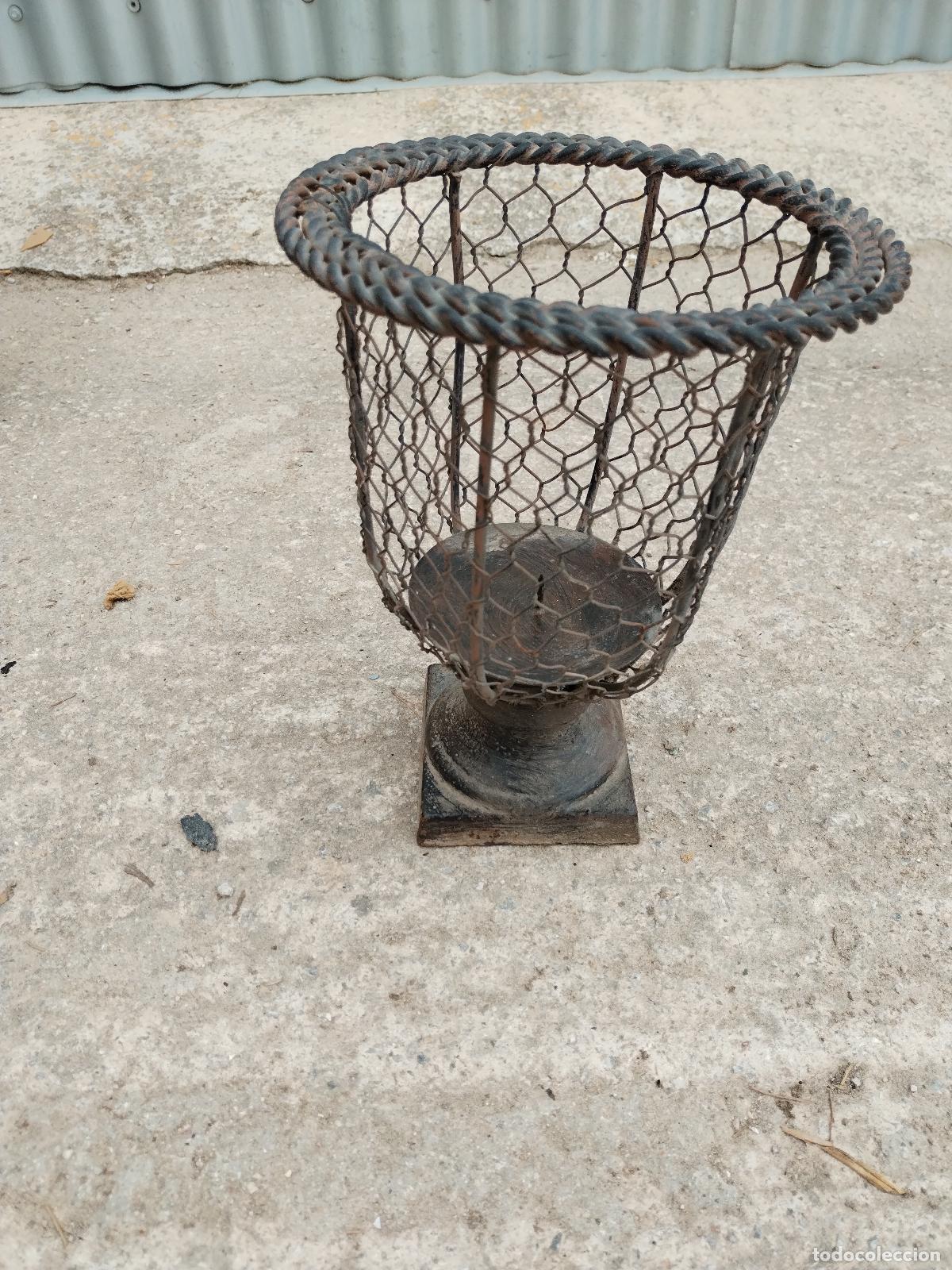 Antig&uuml;edades: copa jardin de hierro - Foto 3