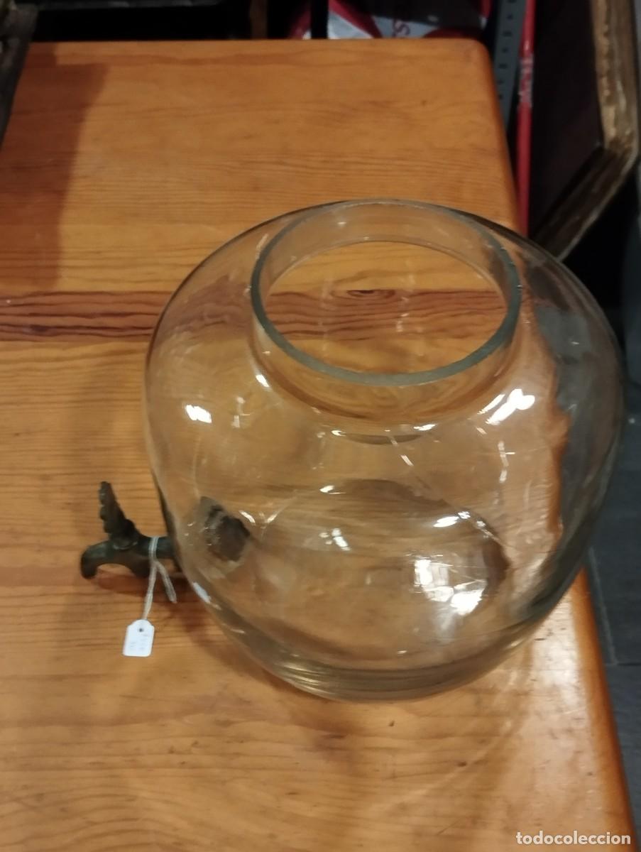Antig&uuml;edades: RECIPIENTE DE VIDRIO CON GRIFO DE LAT&Oacute;N. - Foto 6