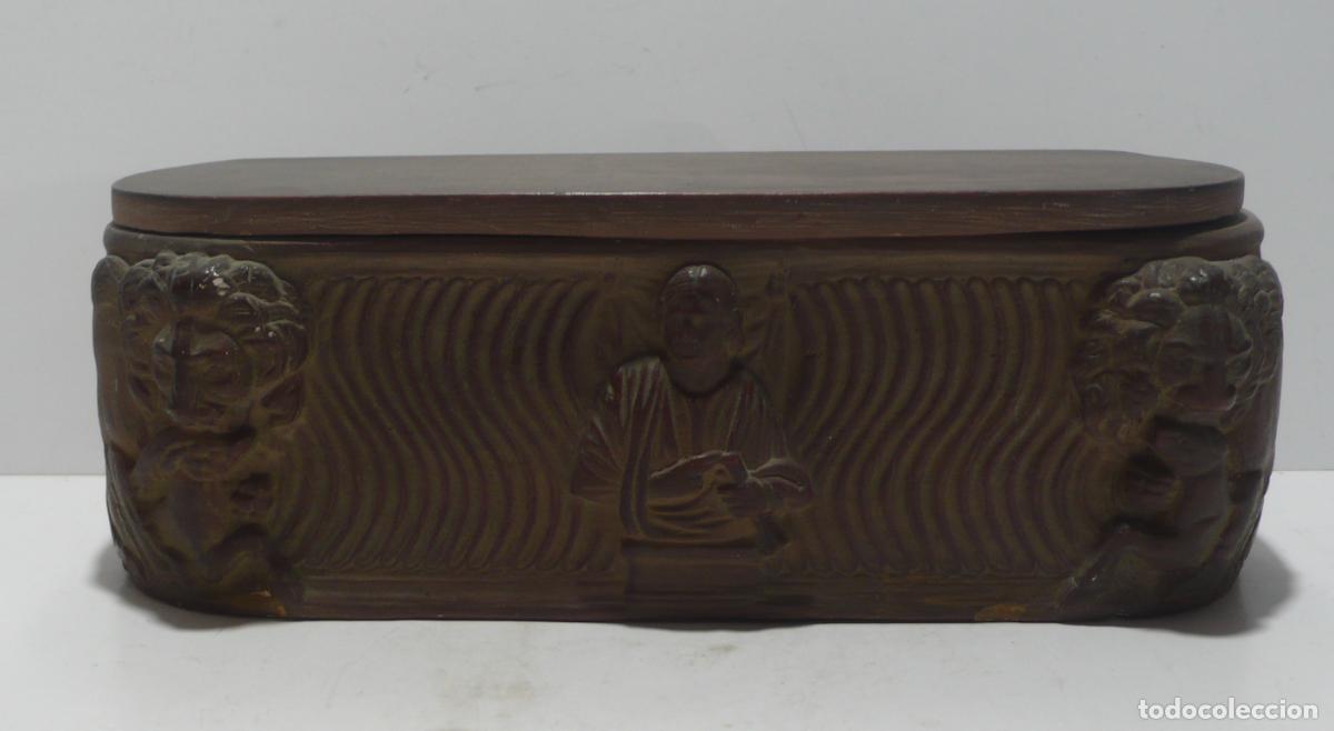 Antig&uuml;edades: CAJA DE CERAMICA CON RELIEVE - Foto 1