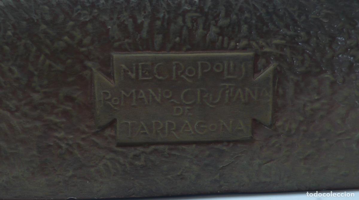 Antig&uuml;edades: CAJA DE CERAMICA CON RELIEVE - Foto 3