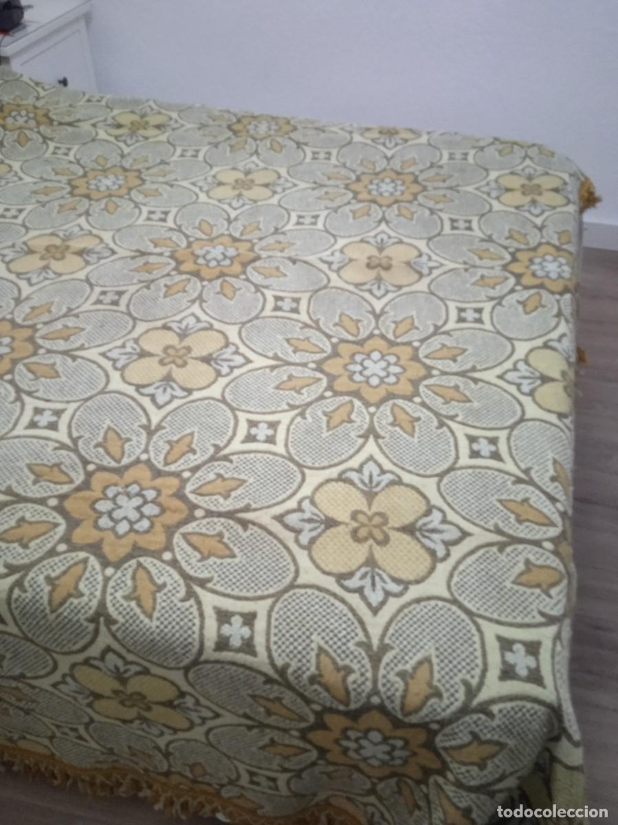 Antig&uuml;edades: Cubre antiguo para cama - Foto 1