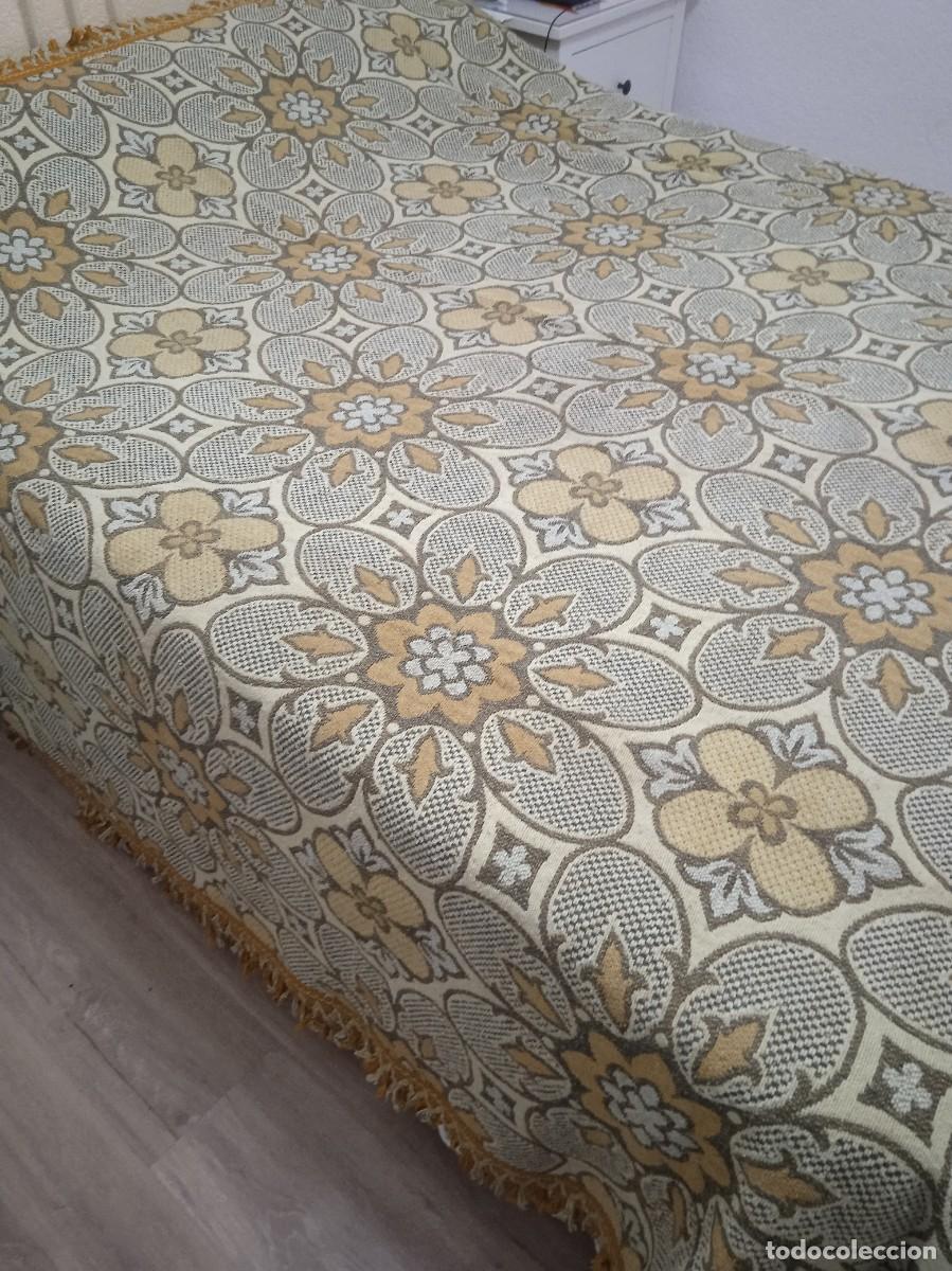 Antig&uuml;edades: Cubre antiguo para cama - Foto 3