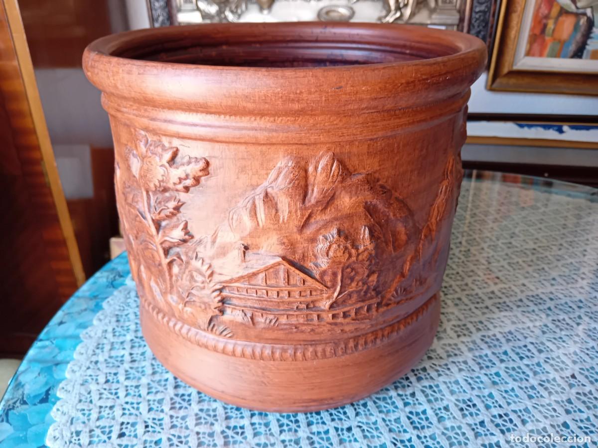 Antig&uuml;edades: Macetero de terracota con poblado chino en relieve - Foto 1