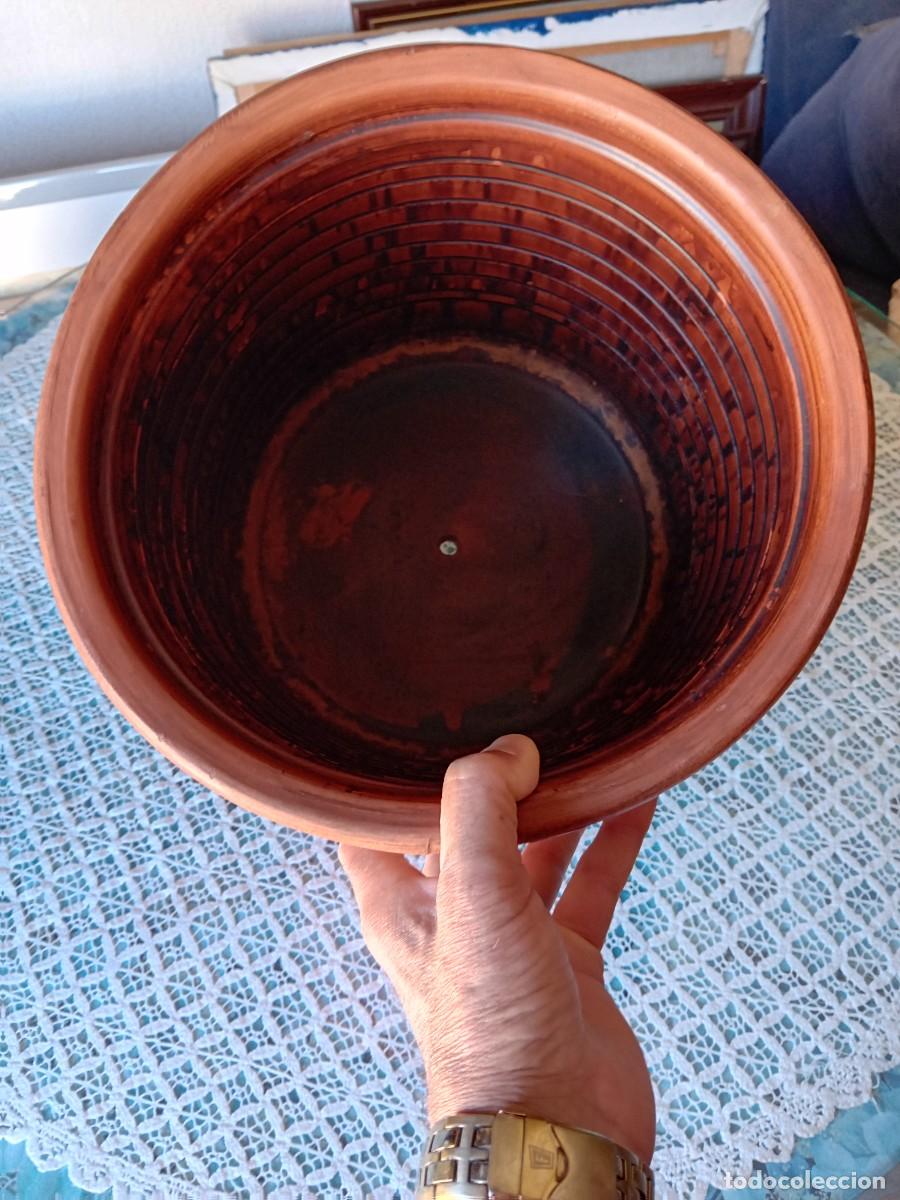 Antig&uuml;edades: Macetero de terracota con poblado chino en relieve - Foto 3