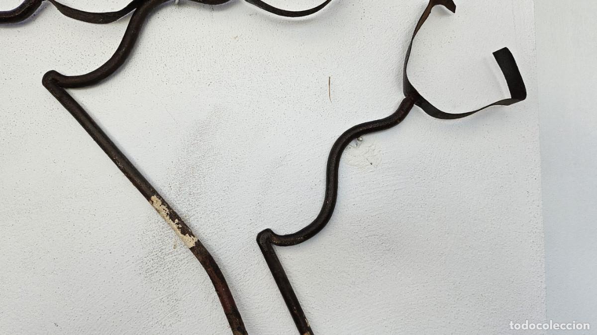Antig&uuml;edades: 4 pinchos de atar los caballos - Foto 3
