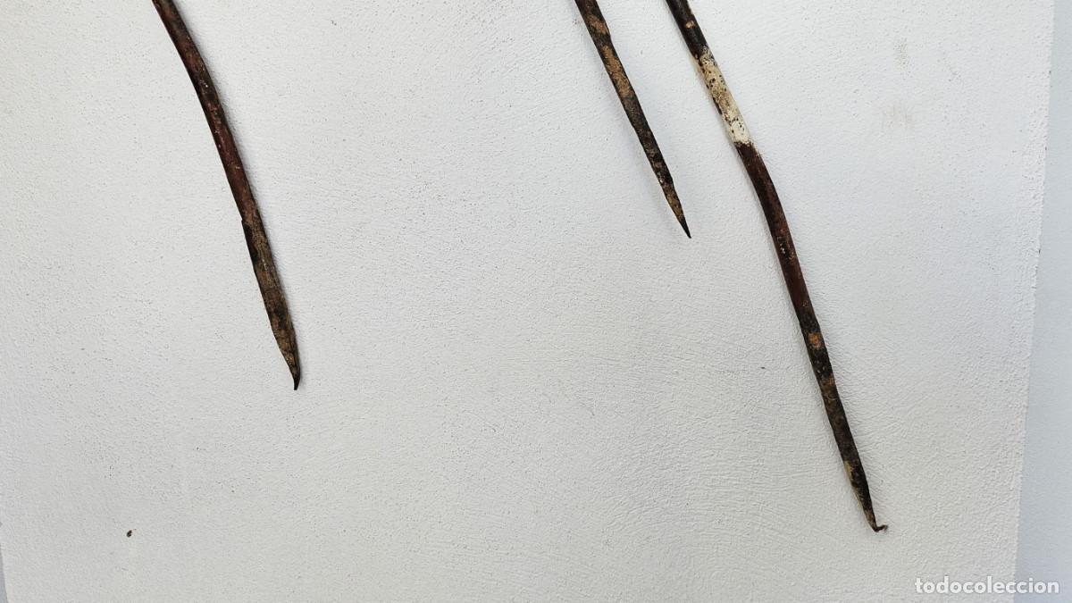 Antig&uuml;edades: 4 pinchos de atar los caballos - Foto 4