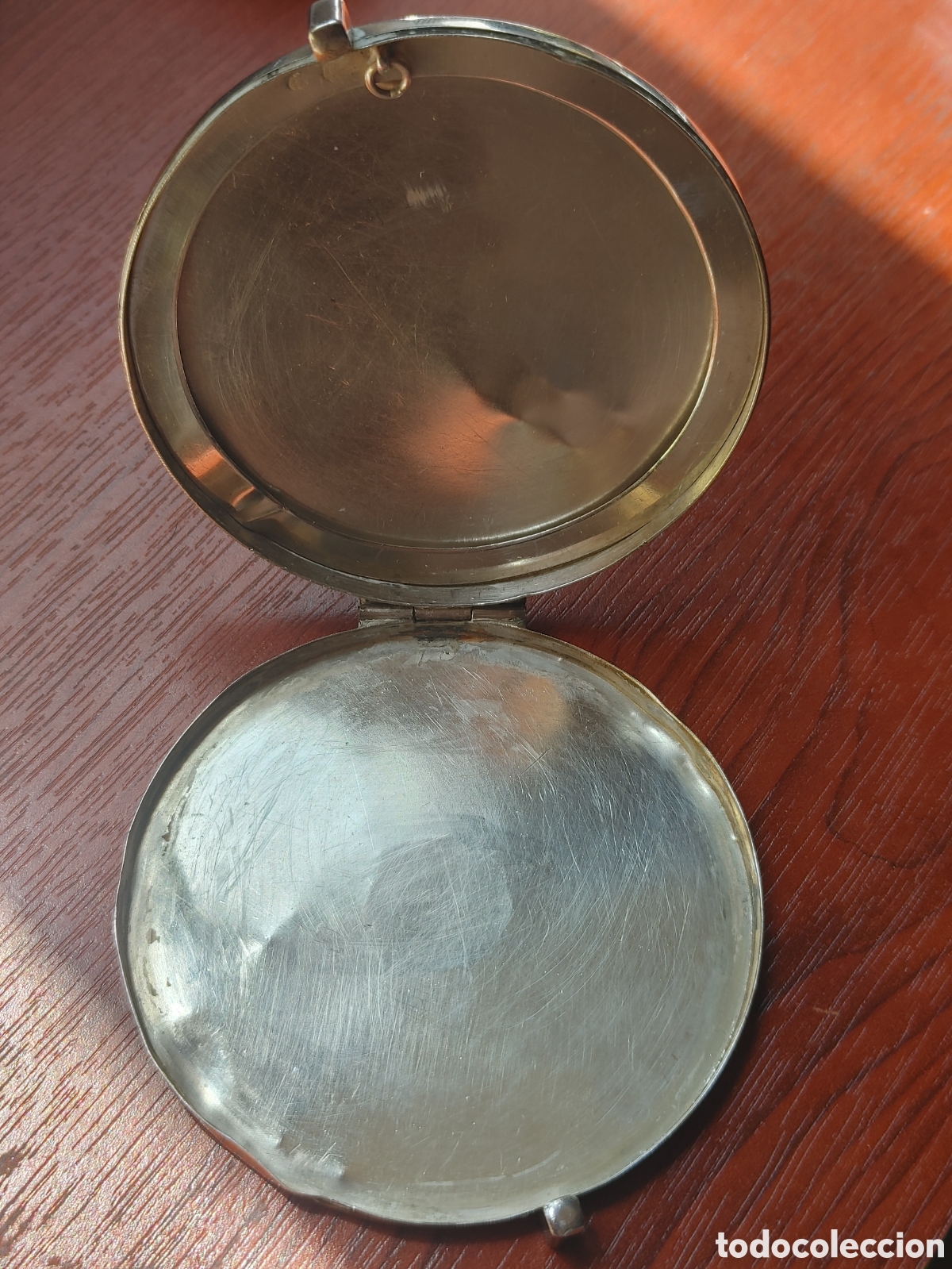 Antig&uuml;edades: Polvera en plata punzonada. - Foto 3