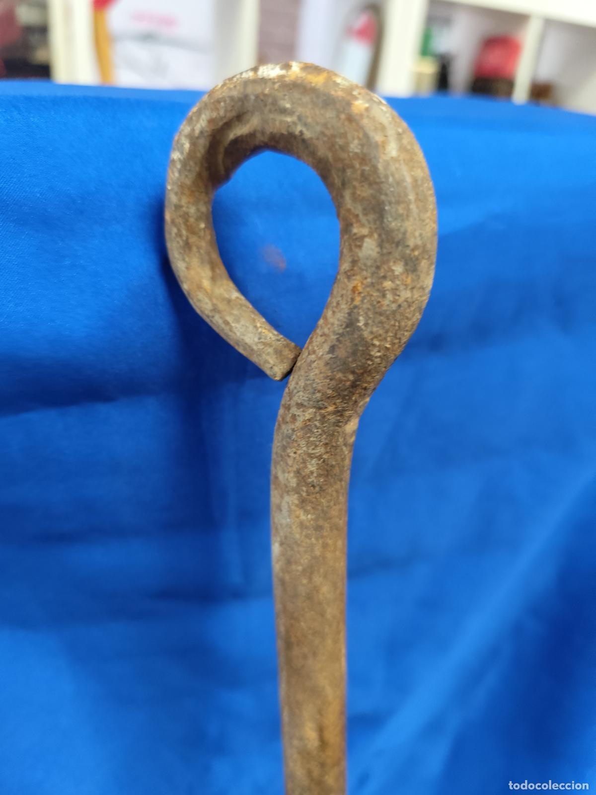 Antig&uuml;edades: GANCHO PARA POZO EN FORJA, 55 CM - Foto 3