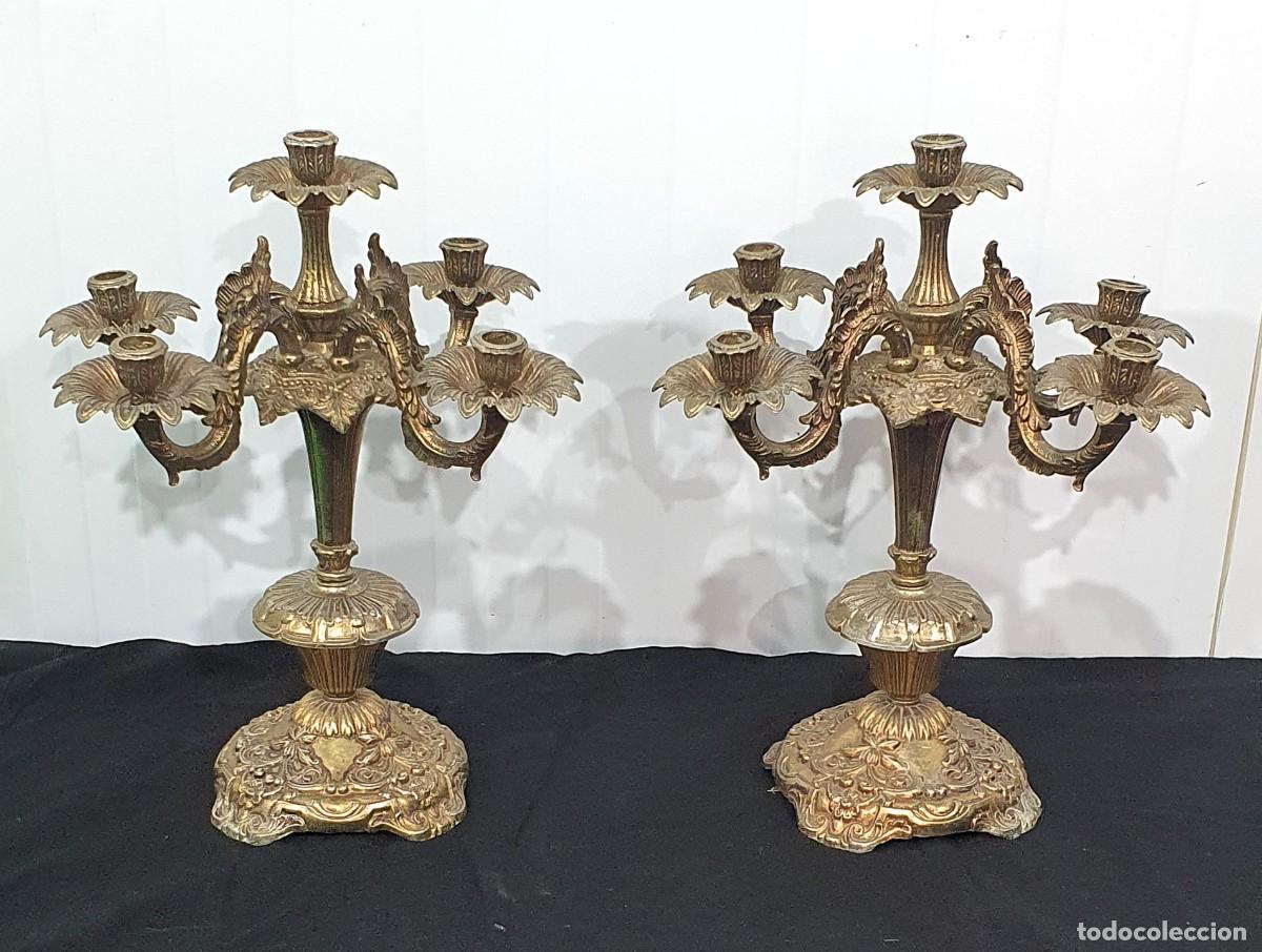 Antig&uuml;edades: Pareja de candelabros en bronce - Foto 1