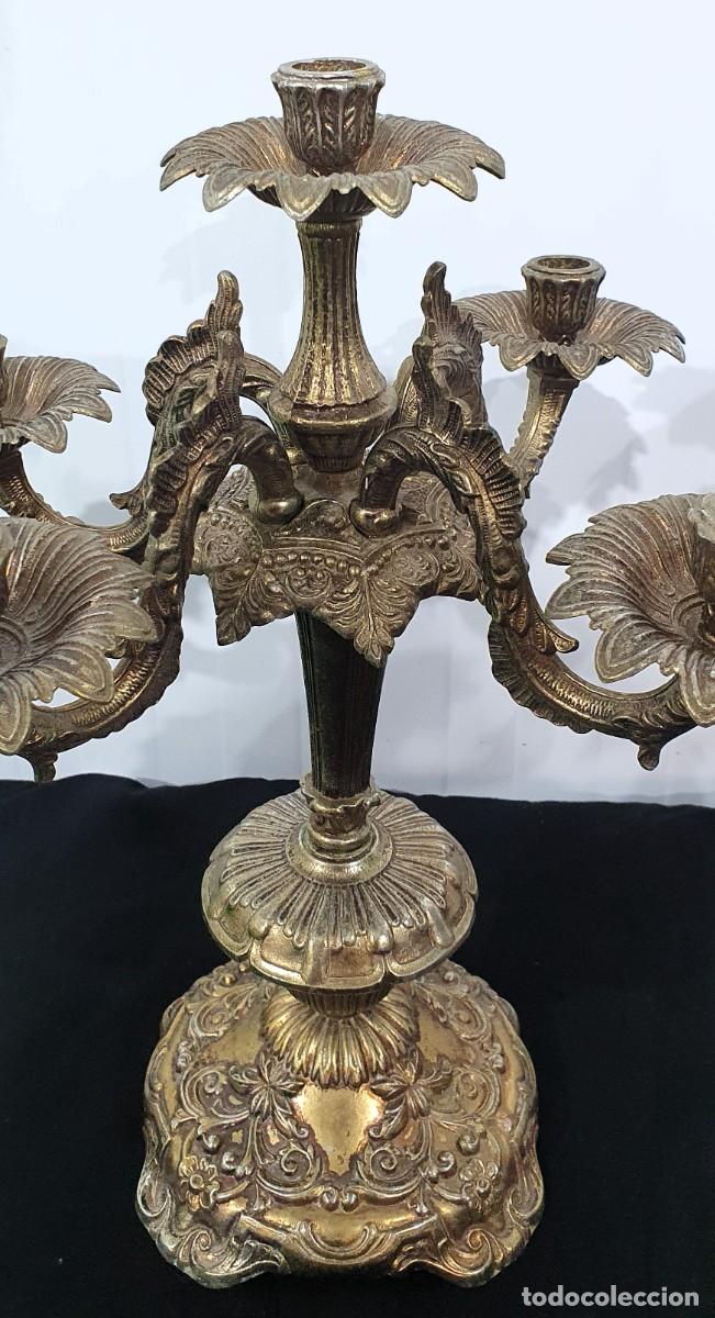 Antig&uuml;edades: Pareja de candelabros en bronce - Foto 4