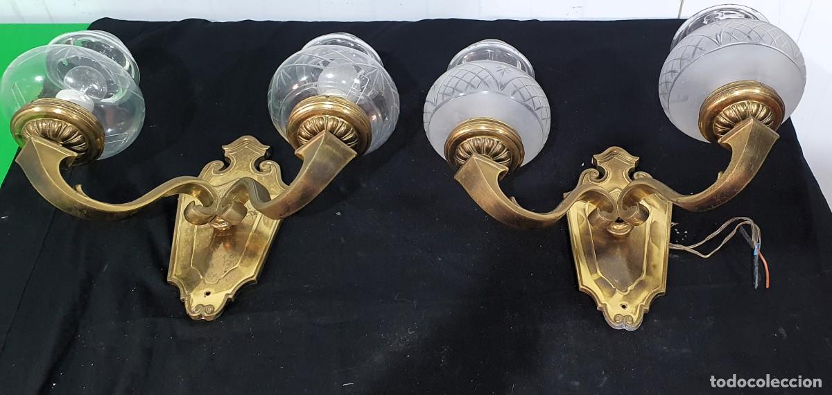 Antig&uuml;edades: Pareja de apliques de laton bronce - Foto 2