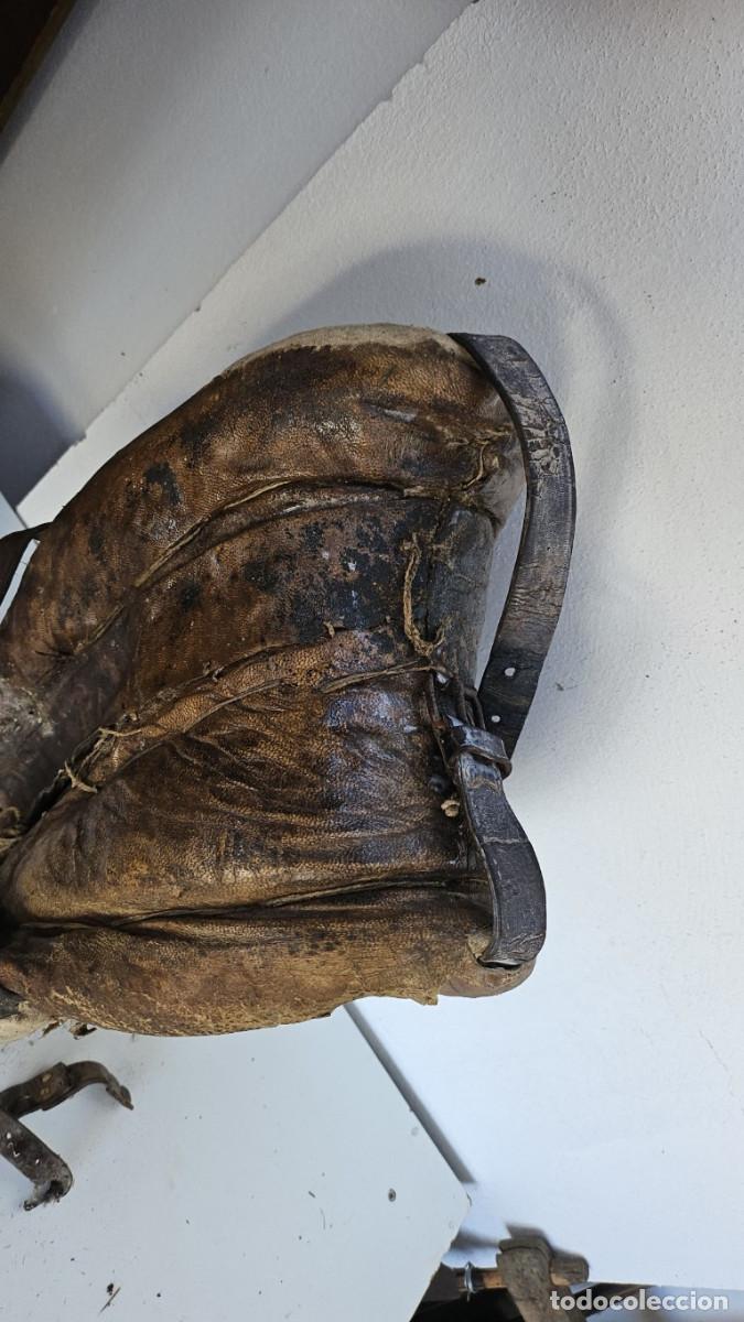 Antig&uuml;edades: yugo de mulo en cuero y p&igrave;el - Foto 3