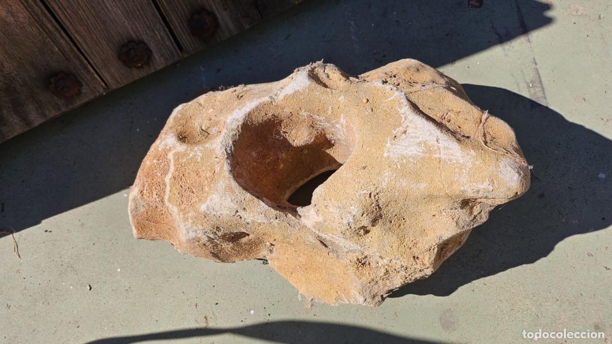 Antig&uuml;edades: piedra pulida con un hueco - Foto 2