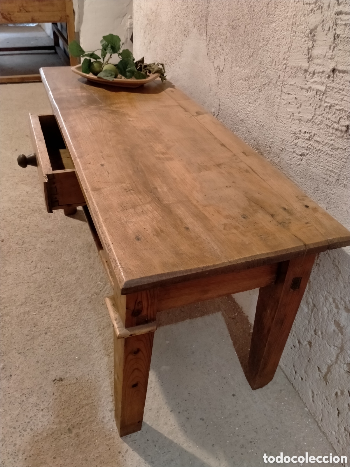 Antig&uuml;edades: Mesa / Taula baixa amb calaix - Foto 4