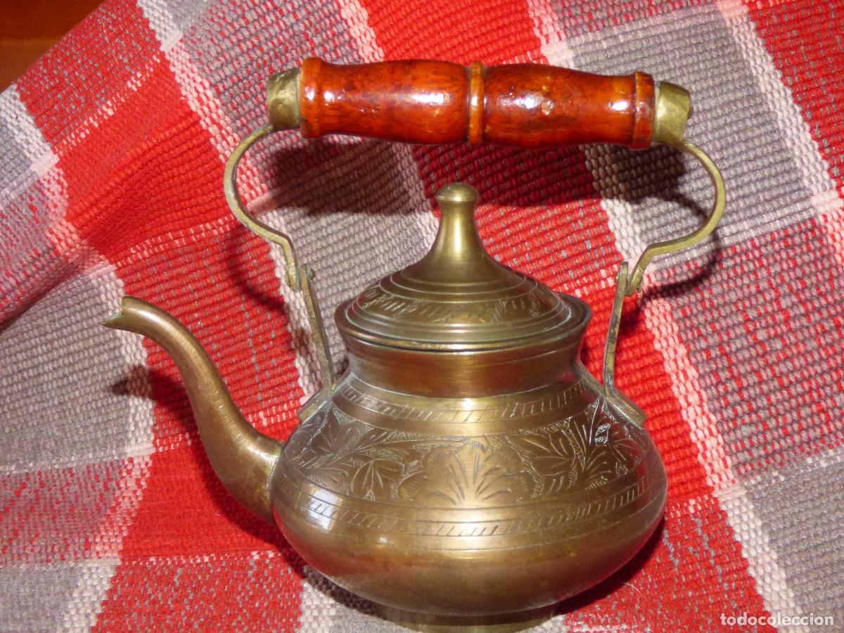 Antig&uuml;edades: Tetera grabada,bronce o laton. - Foto 1