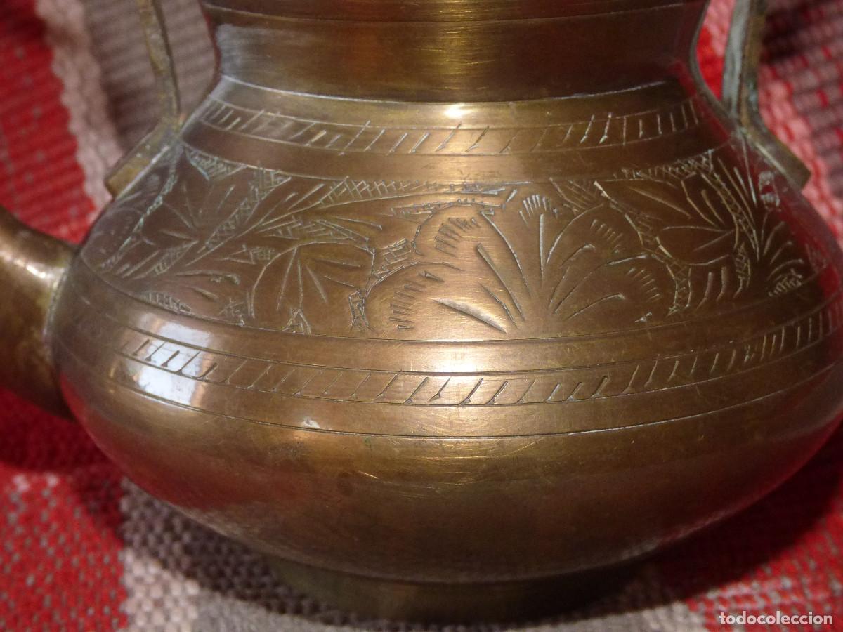 Antig&uuml;edades: Tetera grabada,bronce o laton. - Foto 2