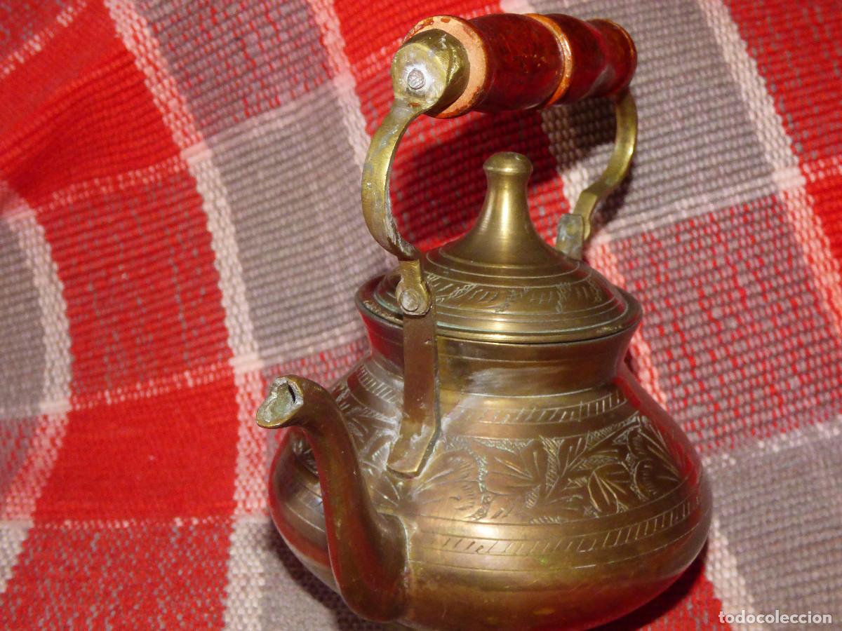 Antig&uuml;edades: Tetera grabada,bronce o laton. - Foto 4