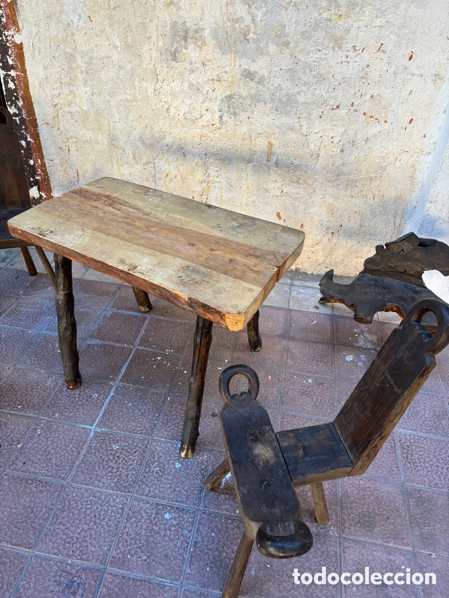 Antig&uuml;edades: Conjunto de mesa y banquetas tipo &ldquo;los pitufos&rdquo; - Foto 4