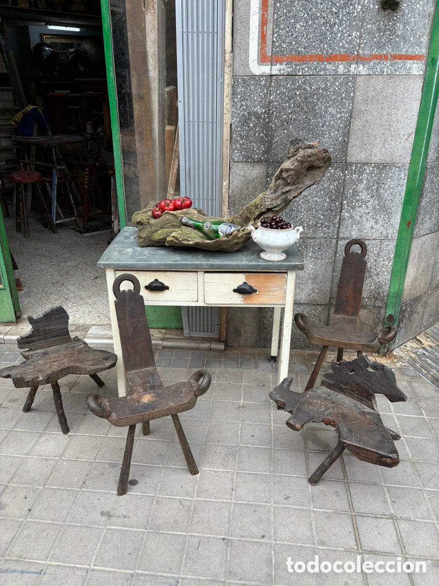 Antig&uuml;edades: Conjunto de mesa y banquetas tipo &ldquo;los pitufos&rdquo; - Foto 5