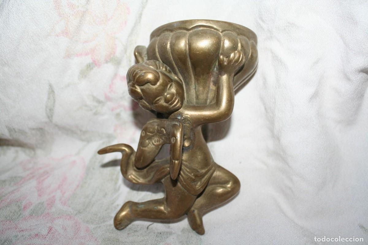 Antig&uuml;edades: antigua benditera de hierro o bronce - Foto 1