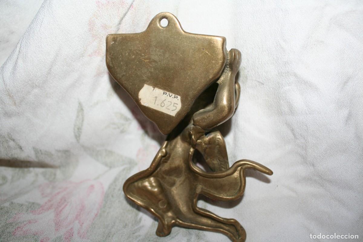 Antig&uuml;edades: antigua benditera de hierro o bronce - Foto 3