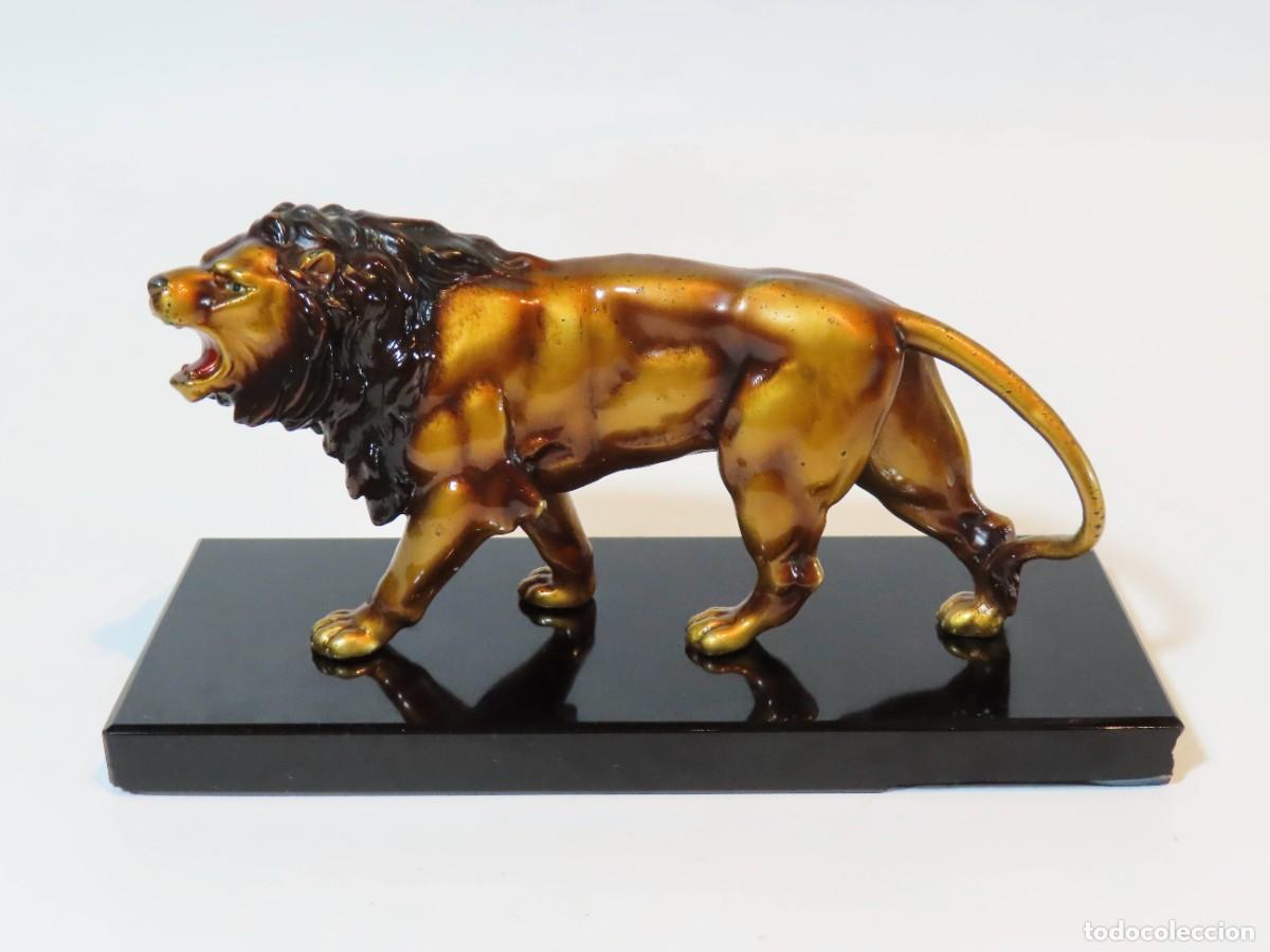 Antig&uuml;edades: FIGURA DE LE&Oacute;N EN CALAMINA 1950&rsquo;s - Foto 1
