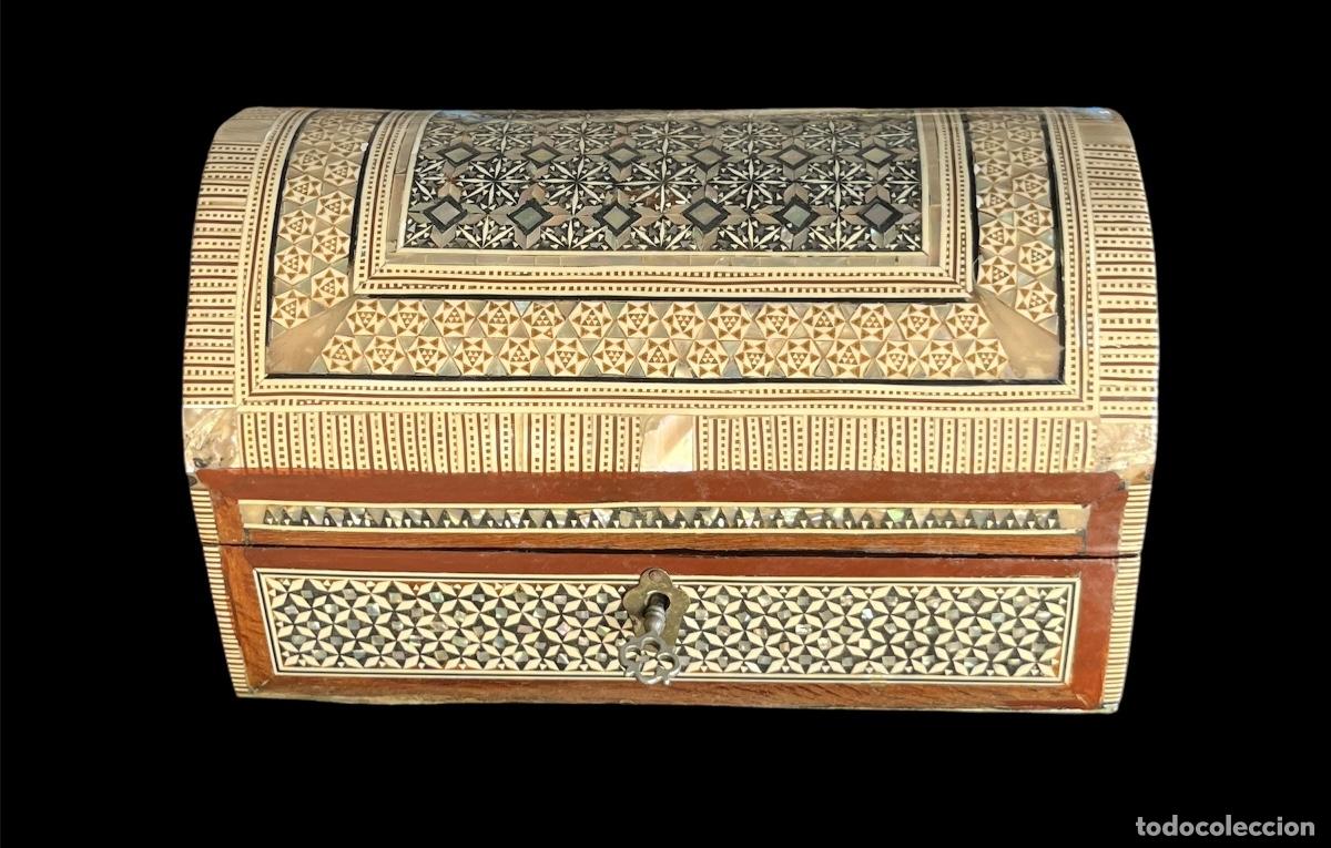 Antig&uuml;edades: CAJA JOYERO DE MADERA CON INCRUSTACIONES DE N&Aacute;CAR. - Foto 1
