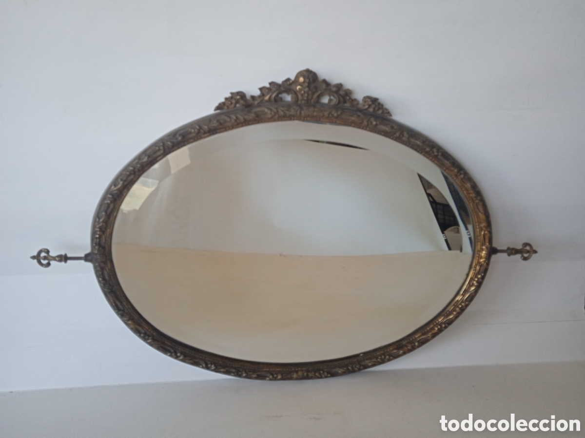 Antig&uuml;edades: ESPEJO DE TOCADOR OVALADO, BISELADO CON MARCO DE BRONCE. S. XIX - Foto 1