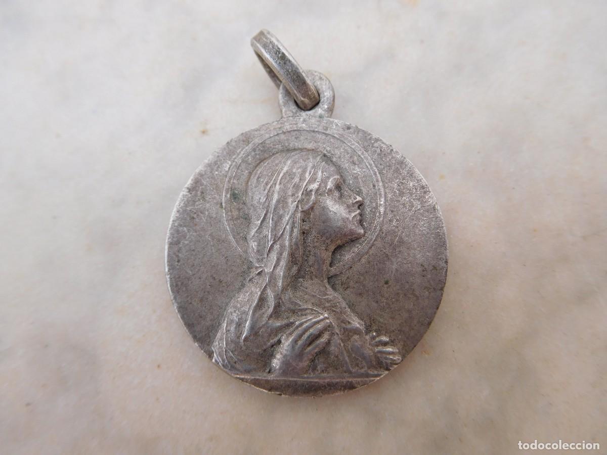Antig&uuml;edades: Medalla de plata virgen Maria - Foto 1