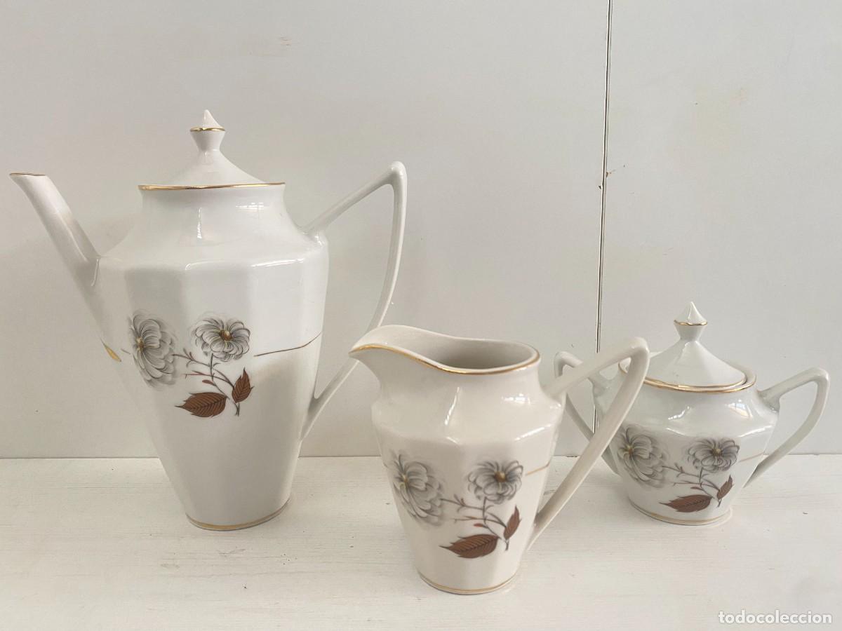 Antig&uuml;edades: JUEGO SERVICIO CAFE DE PORCELANA LECHERA.