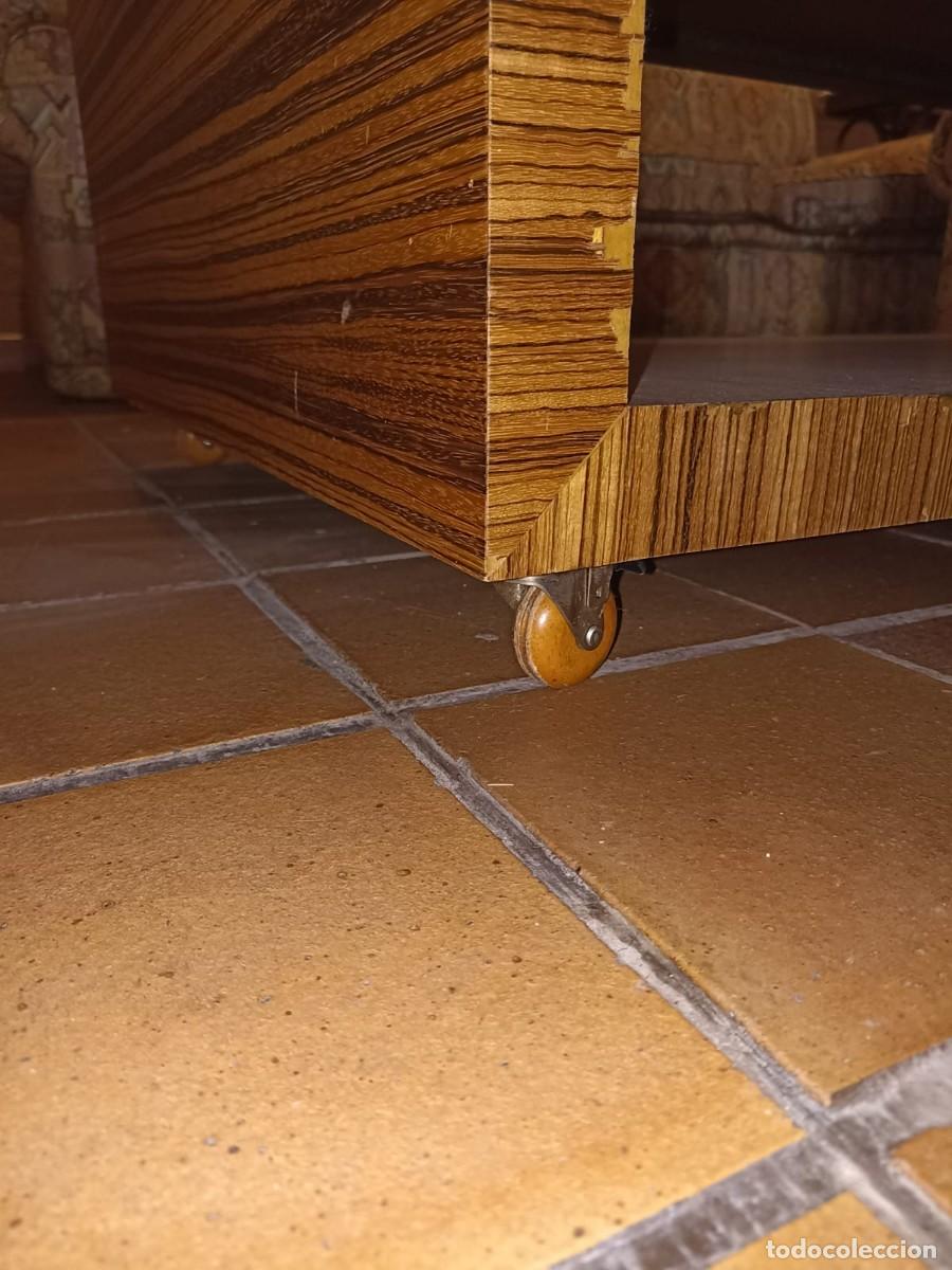 Antig&uuml;edades: Mesa de centro Contemporanea con ruedas - Foto 5